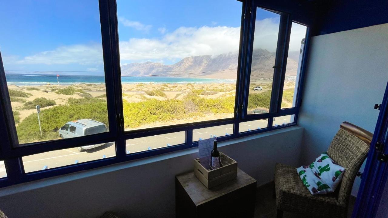 Red Star Surf & Yoga Camp Lanzarote Vandrehjem Famara Eksteriør billede