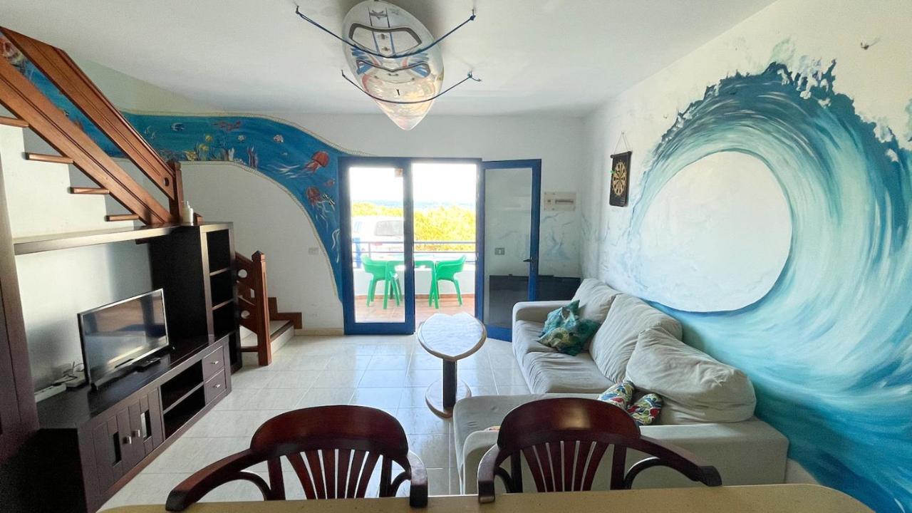 Red Star Surf & Yoga Camp Lanzarote Vandrehjem Famara Eksteriør billede