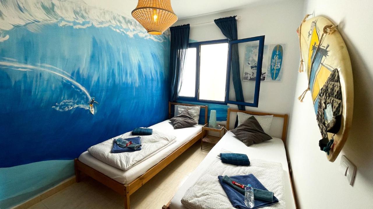 Red Star Surf & Yoga Camp Lanzarote Vandrehjem Famara Eksteriør billede