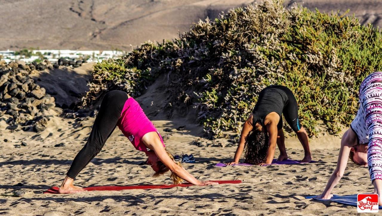 Red Star Surf & Yoga Camp Lanzarote Vandrehjem Famara Eksteriør billede