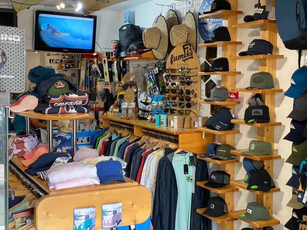 Red Star Surf & Yoga Camp Lanzarote Vandrehjem Famara Eksteriør billede