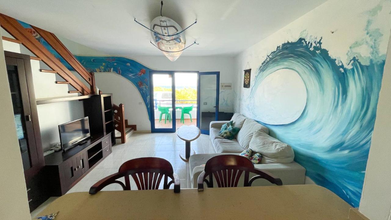 Red Star Surf & Yoga Camp Lanzarote Vandrehjem Famara Eksteriør billede