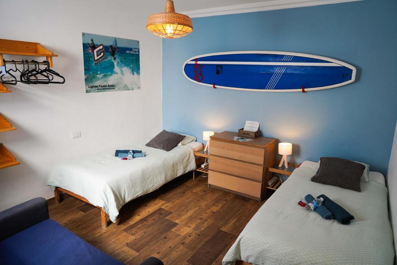 Red Star Surf & Yoga Camp Lanzarote Vandrehjem Famara Eksteriør billede