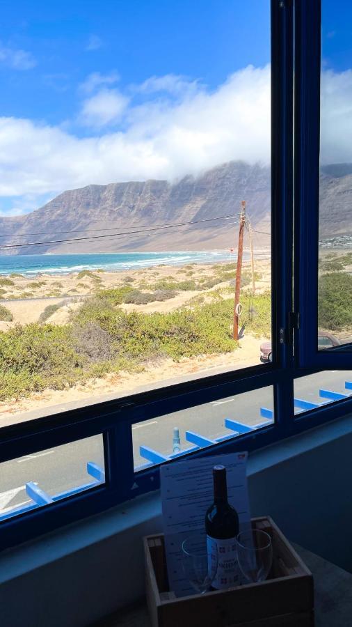 Red Star Surf & Yoga Camp Lanzarote Vandrehjem Famara Eksteriør billede